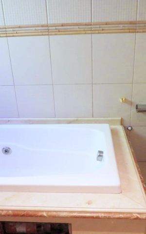 Casa à venda com 438m², 4 quartos e 6 vagas Casa à venda com 438m², 4 quartos e 6 vagasBanheira de Hidromassagem