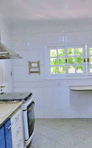 Casa à venda com 438m², 4 quartos e 6 vagas Casa à venda com 438m², 4 quartos e 6 vagasCozinha - Armários