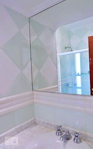 Casa à venda com 438m², 4 quartos e 6 vagas Casa à venda com 438m², 4 quartos e 6 vagasBanheiro da Suíte 3