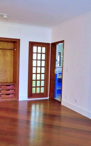 Casa à venda com 438m², 4 quartos e 6 vagas Casa à venda com 438m², 4 quartos e 6 vagasQuarto 1 - Suíte