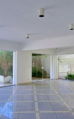 Casa à venda com 438m², 4 quartos e 6 vagas Casa à venda com 438m², 4 quartos e 6 vagasSalao de Festa