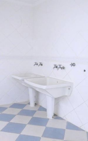 Casa à venda com 438m², 4 quartos e 6 vagas Casa à venda com 438m², 4 quartos e 6 vagasLavanderia
