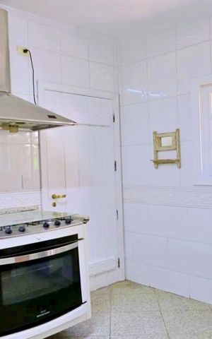 Casa à venda com 438m², 4 quartos e 6 vagas Casa à venda com 438m², 4 quartos e 6 vagasCozinha