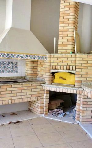 Casa à venda com 438m², 4 quartos e 6 vagas Casa à venda com 438m², 4 quartos e 6 vagasChurrasqueira