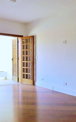 Casa à venda com 438m², 4 quartos e 6 vagas Casa à venda com 438m², 4 quartos e 6 vagasQuarto 1 - Suíte