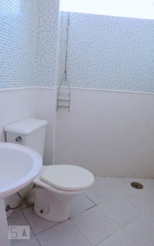 Casa à venda com 438m², 4 quartos e 6 vagas Casa à venda com 438m², 4 quartos e 6 vagasBanheiro