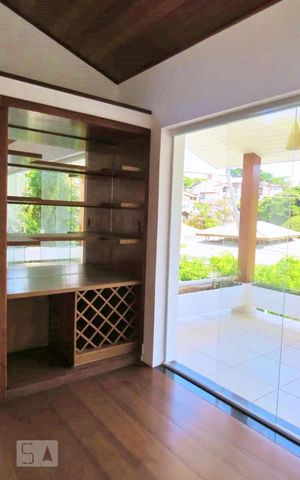 Casa à venda com 438m², 4 quartos e 6 vagas Casa à venda com 438m², 4 quartos e 6 vagasDetalhe Sala