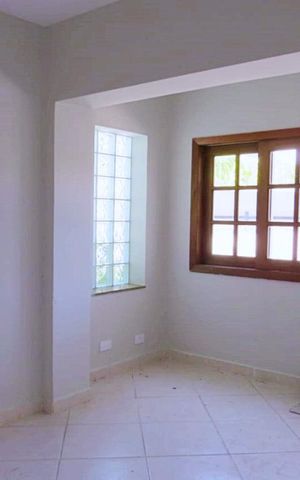 Casa à venda com 438m², 4 quartos e 6 vagas Casa à venda com 438m², 4 quartos e 6 vagasQuarto de Serviço 2