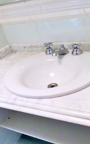 Casa à venda com 438m², 4 quartos e 6 vagas Casa à venda com 438m², 4 quartos e 6 vagasBanheiro da Suíte 3