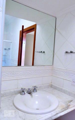Casa à venda com 438m², 4 quartos e 6 vagas Casa à venda com 438m², 4 quartos e 6 vagasBanheiro da Suíte 3