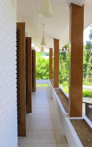 Casa à venda com 438m², 4 quartos e 6 vagas Casa à venda com 438m², 4 quartos e 6 vagasSacada