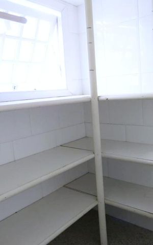 Casa à venda com 438m², 4 quartos e 6 vagas Casa à venda com 438m², 4 quartos e 6 vagasDespensa