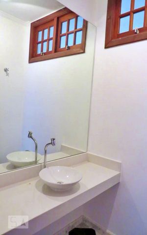 Casa à venda com 438m², 4 quartos e 6 vagas Casa à venda com 438m², 4 quartos e 6 vagasLavabo
