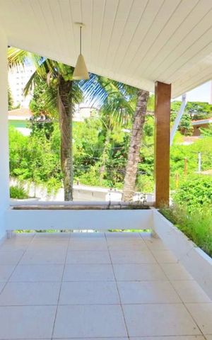 Casa à venda com 438m², 4 quartos e 6 vagas Casa à venda com 438m², 4 quartos e 6 vagasVaranda da Sala