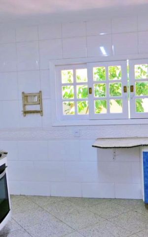 Casa à venda com 438m², 4 quartos e 6 vagas Casa à venda com 438m², 4 quartos e 6 vagasCozinha - Armários