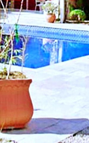 Casa à venda com 438m², 4 quartos e 6 vagas Casa à venda com 438m², 4 quartos e 6 vagasÁrea comum - Piscina