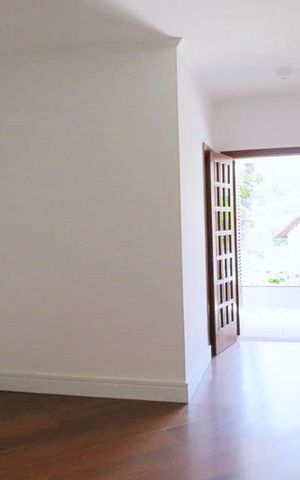 Casa à venda com 438m², 4 quartos e 6 vagas Casa à venda com 438m², 4 quartos e 6 vagasQuarto 2 - Suíte