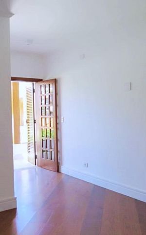 Casa à venda com 438m², 4 quartos e 6 vagas Casa à venda com 438m², 4 quartos e 6 vagasQuarto 3 - Suíte