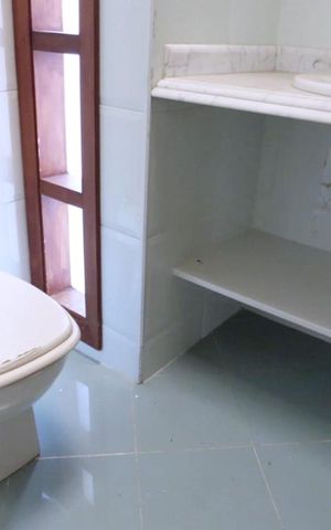 Casa à venda com 438m², 4 quartos e 6 vagas Casa à venda com 438m², 4 quartos e 6 vagasBanheiro da Suíte 2