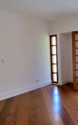 Casa à venda com 438m², 4 quartos e 6 vagas Casa à venda com 438m², 4 quartos e 6 vagasQuarto 1 - Suíte