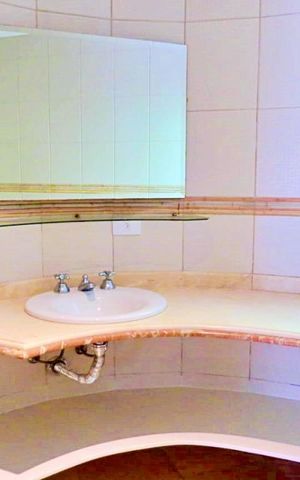 Casa à venda com 438m², 4 quartos e 6 vagas Casa à venda com 438m², 4 quartos e 6 vagasBanheiro 4