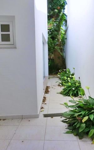 Casa à venda com 438m², 4 quartos e 6 vagas Casa à venda com 438m², 4 quartos e 6 vagasÁrea Externa