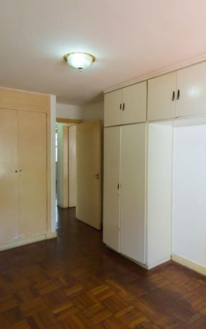 Casa à venda com 240m², 5 quartos e 3 vagasSuíte