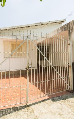 Casa à venda com 240m², 5 quartos e 3 vagasFachada