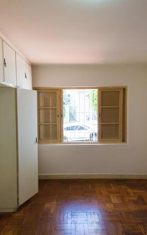 Casa à venda com 240m², 5 quartos e 3 vagasSuíte