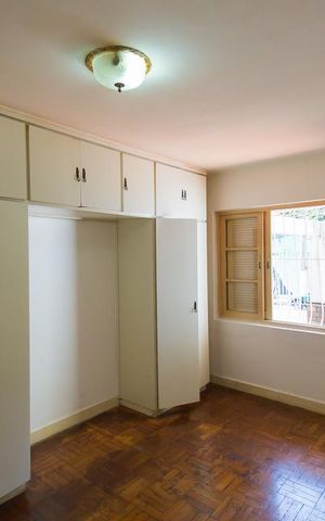 Casa à venda com 240m², 5 quartos e 3 vagasSuíte
