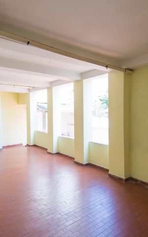 Casa à venda com 240m², 5 quartos e 3 vagasSalão 