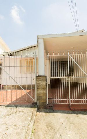 Casa à venda com 240m², 5 quartos e 3 vagasFachada