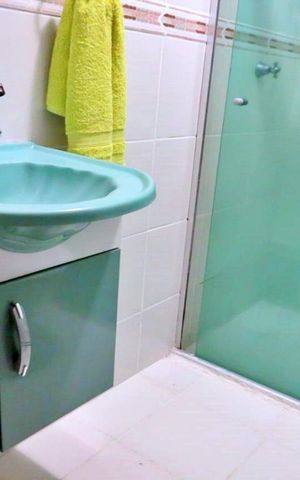 Casa à venda com 60m², 2 quartos e sem vaga Casa à venda com 60m², 2 quartos e sem vagaBanheiro