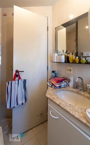 Apartamento à venda com 100m², 3 quartos e 2 vagasBanheiro da Suíte