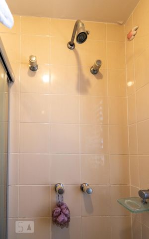 Apartamento à venda com 100m², 3 quartos e 2 vagasChuveiro