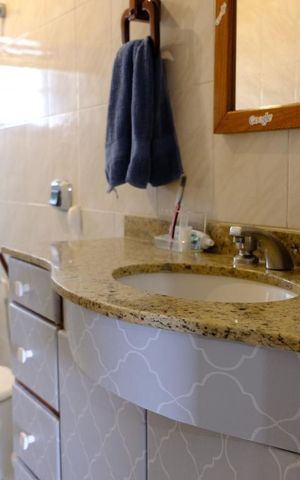 Casa à venda com 500m², 3 quartos e 2 vagasBanheiro da suíte