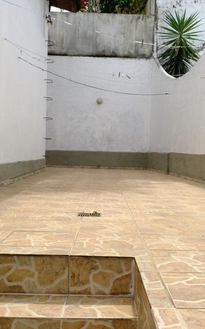Casa à venda com 500m², 3 quartos e 2 vagasÁrea externa - fundos
