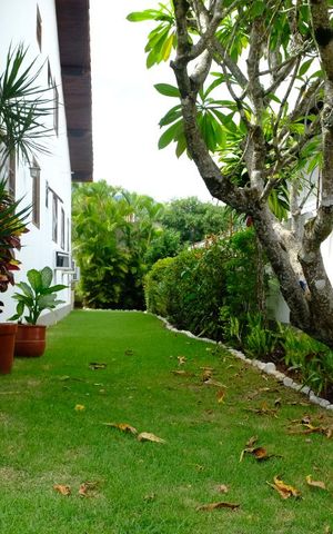 Casa à venda com 500m², 3 quartos e 2 vagasÁrea externa - corredor lateral