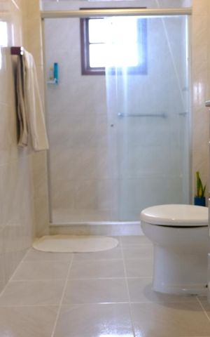 Casa à venda com 500m², 3 quartos e 2 vagasBanheiro da suíte