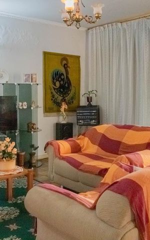 Casa à venda com 220m², 3 quartos e 3 vagas Casa à venda com 220m², 3 quartos e 3 vagasSala