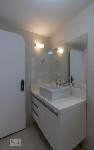Apartamento à venda com 102m², 2 quartos e 2 vagasBanheiro