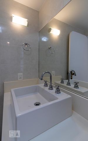 Apartamento à venda com 102m², 2 quartos e 2 vagasBanheiro