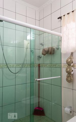 Casa à venda com 210m², 3 quartos e 2 vagas Casa à venda com 210m², 3 quartos e 2 vagasBanheiro 2