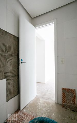 Apartamento à venda com 95m², 4 quartos e 2 vagas Apartamento à venda com 95m², 4 quartos e 2 vagasBanheiro da Suíte