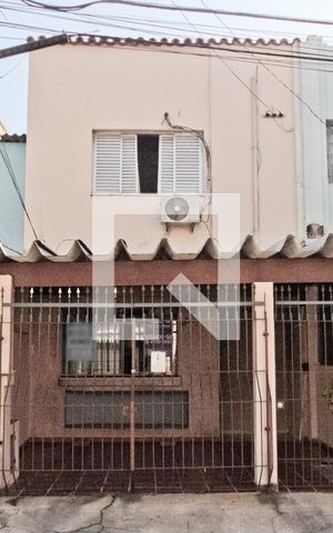 Casa à venda com 150m², 3 quartos e 1 vaga Casa à venda com 150m², 3 quartos e 1 vagaFachada