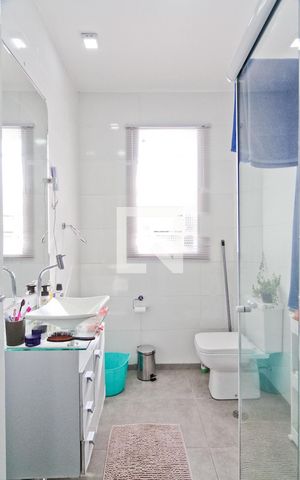 Casa à venda com 150m², 3 quartos e 1 vaga Casa à venda com 150m², 3 quartos e 1 vagaBanheiro