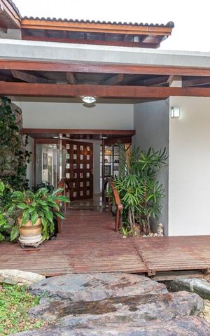 Casa à venda com 769m², 3 quartos e 5 vagas Casa à venda com 769m², 3 quartos e 5 vagasEntrada Principal