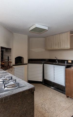 Casa à venda com 769m², 3 quartos e 5 vagas Casa à venda com 769m², 3 quartos e 5 vagasChurrasqueira