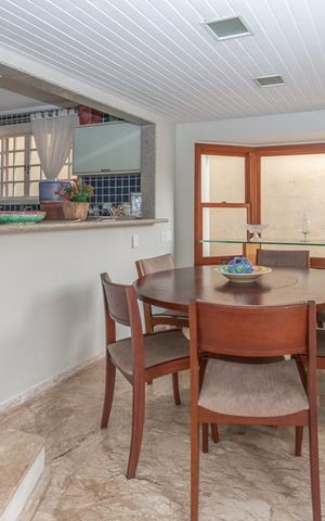 Casa à venda com 769m², 3 quartos e 5 vagas Casa à venda com 769m², 3 quartos e 5 vagasCopa