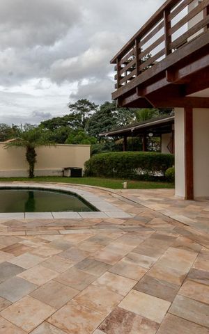 Casa à venda com 769m², 3 quartos e 5 vagas Casa à venda com 769m², 3 quartos e 5 vagasPiscina